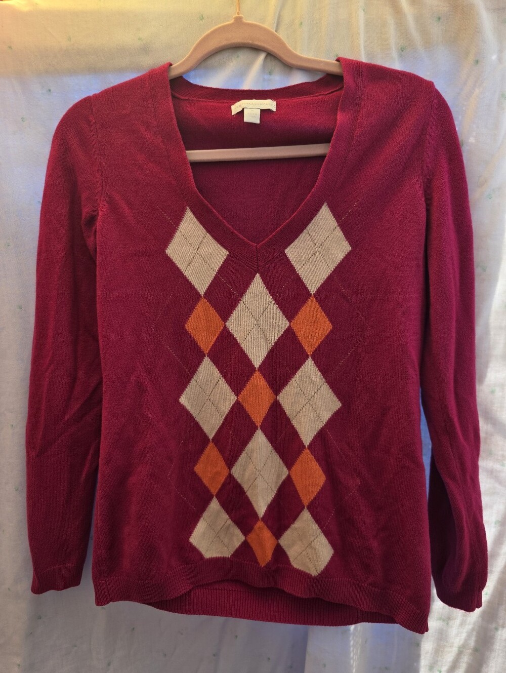 New York & Company Red Pink Argyle V-Neck Long Sleeve Sweater M